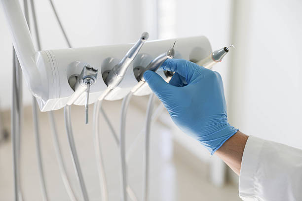 Professional Wisdom Tooth Removal technician working in Cordry Sweetwater Lakes, IN